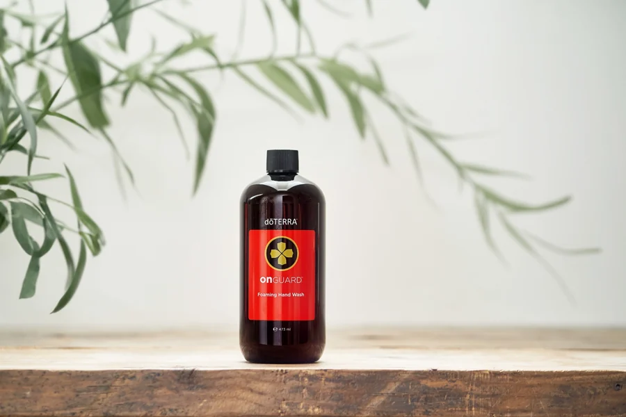 doTERRA On Guard penasto milo za roke 473 ml v temni plastenki